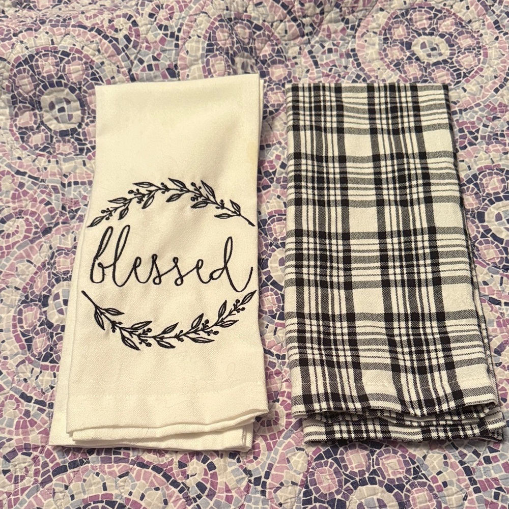 Black and White Kitchen Towels Set